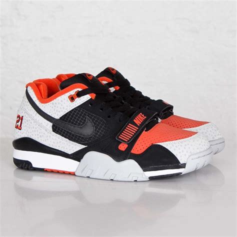 nike air trainer 2 qs